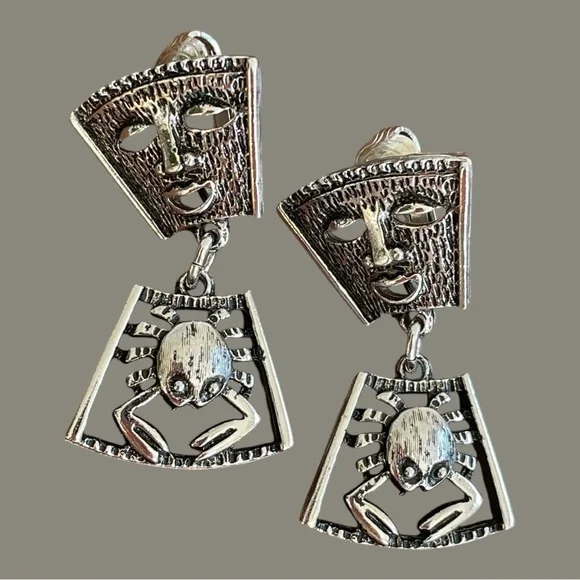 Sarah Coventry Talisman of Love, pendant w/ long chain and clip on earrings,1970 - Picture 11 of 14
